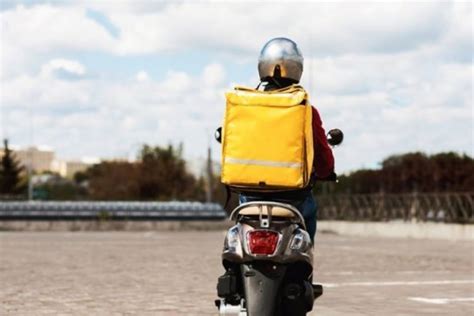 Güvenli kask vermeyen motokurye patronuna hapis talebi